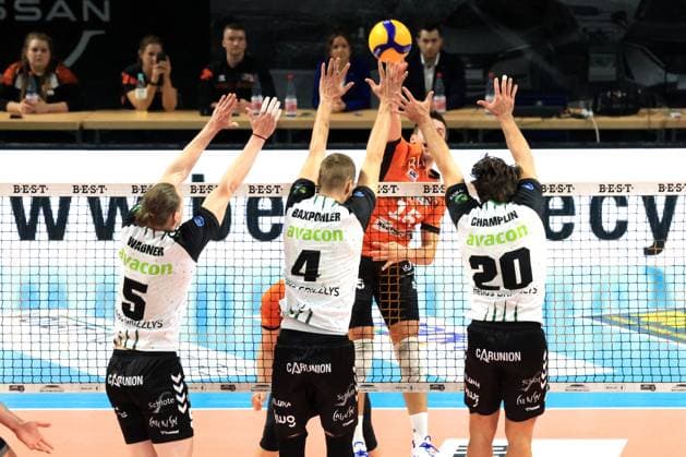 DEU, DVV, 1 VBL, BR Volleys vs Helios Grizzlys Giesen, 21 09 2024, Max Schmeling Halle, Berlin, DEU, DVV, 1 VBL, BR Volleys vs Helios Grizzlys Giesen, in the picture Moritz Reichert BR Volleys 15 , Hauke Wagner Giesen 5 , Noah Baxpoehler Giesen 4 , Ethan Champlin Giesen 20 Photo Juergen Engler nordphoto GmbH nordphotoxGmbHx xEngler nph00076