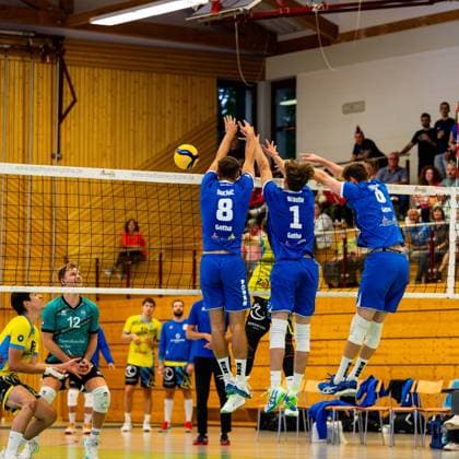 21 09 2024, GER, Volleyball, 2 BL Maenner Sued, Saison 2024 2025, 1 Spieltag, Blue Volleys Gotha TSV Mimmenhausen Dominik Duchac Blue Volleys Gotha Justus Krausse Blue Volleys Gotha Erik Niederluecke Blue Volleys Gotha 99867 Gotha Sporthalle Sportanlage Ernesti Thüringen Germany