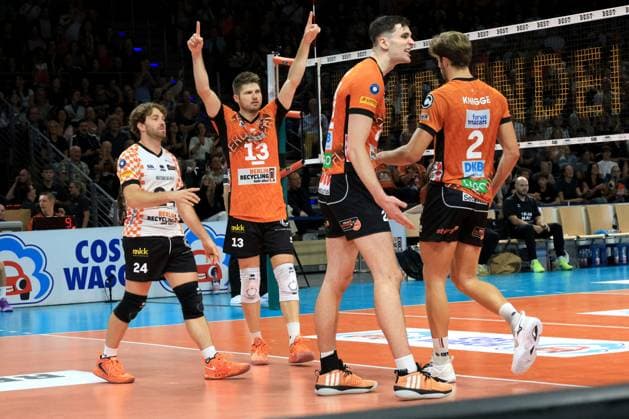 DEU, DVV, 1 VBL, BR Volleys vs Helios Grizzlys Giesen, 21 09 2024, Max Schmeling Halle, Berlin, DEU, DVV, 1 VBL, BR Volleys vs Helios Grizzlys Giesen, in the picture BR Volleys player circle, Johannes Tille BR Volleys 6 Photo Juergen Engler nordphoto GmbH nordphotoxGmbHx xEngler nph00076
