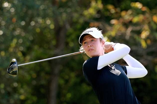 CINCINNATI, OH - SEPTEMBER 21: LPGA, Golf Damen golfer Nelly Korda plays her tee shot on the 8th hole during the third round of the Kroger Queen City Championship presented by P&G on September 21, 2024, at TPC River™s Bend in Cincinnati, Ohio. (Photo by Brian Spurlock Icon Sportswire) GOLF: SEP 21 LPGA Kroger Queen City Championship pres by P&G EDITORIAL USE ONLY Icon2409214