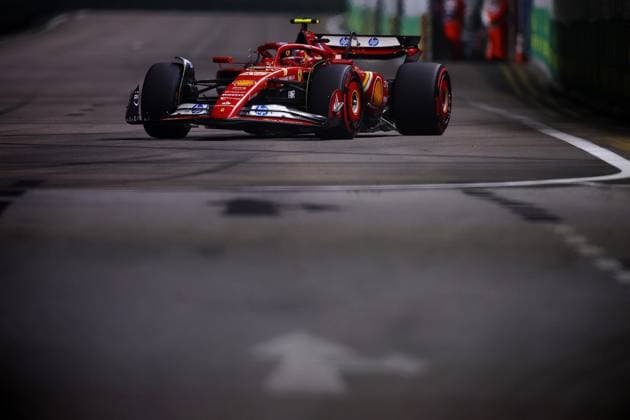 F1 Grand Prix Of Singapore - Qualifying Carlos Sainz of Spain drives the Scuderia Ferrari SF-24 during qualifying ahead of the F1 Grand Prix of Singapore at Marina Bay Street Circuit in Singapore, Singapore, on September 21, 2024. Singapore Singapore  Copyright: xMorganxHancockx originalFilename:hancock-f1grandp240921_npzAB.jpg
