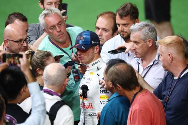 F1 Grand Prix Of Singapore - Qualifying Max Verstappen of the Netherlands and Red Bull Racing-Honda RBPT speaks to the media outside a press conference, PK, Pressekonferenz following qualifying ahead of the F1 Grand Prix of Singapore at Marina Bay Street Circuit in Singapore, Singapore, on September 21, 2024. Singapore Singapore  Copyright: xMorganxHancockx originalFilename:hancock-f1grandp240922_npMgO.jpg