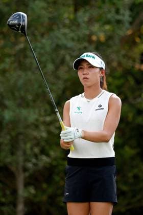 CINCINNATI, OH - SEPTEMBER 21: LPGA, Golf Damen golfer Lydia Ko plays her tee shot on the 8th hole during the third round of the Kroger Queen City Championship presented by P&G on September 21, 2024, at TPC River™s Bend in Cincinnati, Ohio. (Photo by Brian Spurlock Icon Sportswire) GOLF: SEP 21 LPGA Kroger Queen City Championship pres by P&G EDITORIAL USE ONLY Icon24092118
