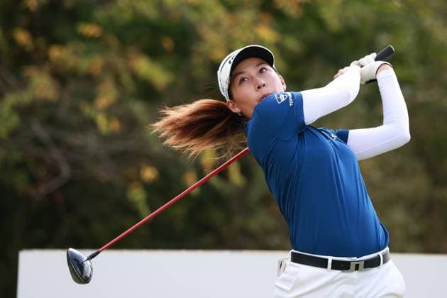 CINCINNATI, OH - SEPTEMBER 21: LPGA, Golf Damen golfer Jeeno Thitikul plays her tee shot on the 8th hole during the third round of the Kroger Queen City Championship presented by P&G on September 21, 2024, at TPC River™s Bend in Cincinnati, Ohio. (Photo by Brian Spurlock Icon Sportswire) GOLF: SEP 21 LPGA Kroger Queen City Championship pres by P&G EDITORIAL USE ONLY Icon24092126