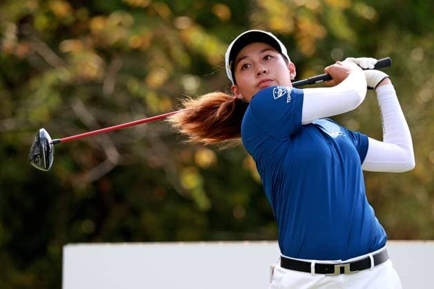 CINCINNATI, OH - SEPTEMBER 21: LPGA, Golf Damen golfer Jeeno Thitikul plays her tee shot on the 8th hole during the third round of the Kroger Queen City Championship presented by P&G on September 21, 2024, at TPC River™s Bend in Cincinnati, Ohio. (Photo by Brian Spurlock Icon Sportswire) GOLF: SEP 21 LPGA Kroger Queen City Championship pres by P&G EDITORIAL USE ONLY Icon24092127