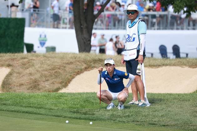 CINCINNATI, OH - SEPTEMBER 21: LPGA, Golf Damen golfer Jeeno Thitikul putts on the 7th hole during the third round of the Kroger Queen City Championship presented by P&G on September 21, 2024, at TPC River™s Bend in Cincinnati, Ohio. (Photo by Brian Spurlock Icon Sportswire) GOLF: SEP 21 LPGA Kroger Queen City Championship pres by P&G EDITORIAL USE ONLY Icon24092129