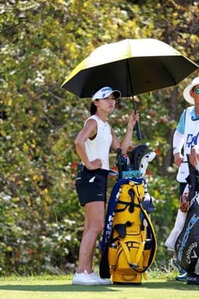 CINCINNATI, OH - SEPTEMBER 21: LPGA, Golf Damen player Lydia Ko waits on the 8th tee during the third round of the Kroger Queen City Championship presented by P&G on September 21, 2024, at TPC River™s Bend in Cincinnati, Ohio. (Photo by Brian Spurlock Icon Sportswire) GOLF: SEP 21 LPGA Kroger Queen City Championship pres by P&G EDITORIAL USE ONLY Icon24092136