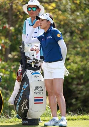 CINCINNATI, OH - SEPTEMBER 21: LPGA, Golf Damen player Jeeno Thitikul waits on the 8th tee during the third round of the Kroger Queen City Championship presented by P&G on September 21, 2024, at TPC River™s Bend in Cincinnati, Ohio. (Photo by Brian Spurlock Icon Sportswire) GOLF: SEP 21 LPGA Kroger Queen City Championship pres by P&G EDITORIAL USE ONLY Icon24092141