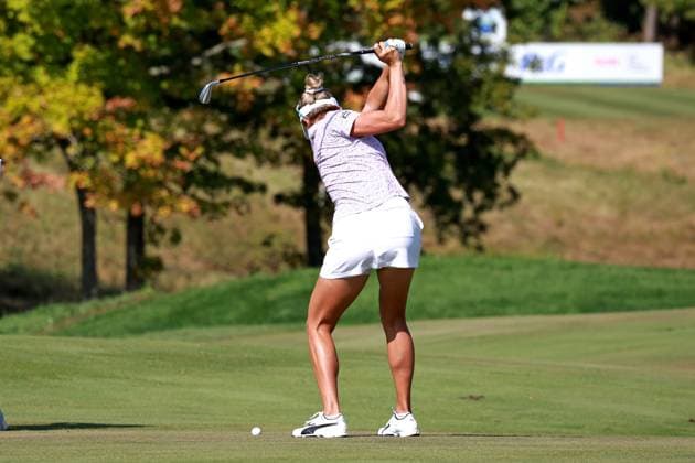 CINCINNATI, OH - SEPTEMBER 21: LPGA, Golf Damen player Lexi Thompson plays her second shot on the 18th hole during the third round of the Kroger Queen City Championship presented by P&G on September 21, 2024, at TPC River™s Bend in Cincinnati, Ohio. (Photo by Brian Spurlock Icon Sportswire) GOLF: SEP 21 LPGA Kroger Queen City Championship pres by P&G EDITORIAL USE ONLY Icon24092166