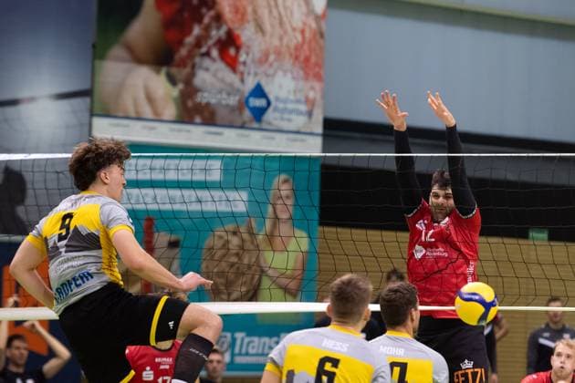 v li Adrian Nachtwey TSV Grafing, 09 , Yannick Menke TV Rottenburg, 12 GER, TV Rottenburg vs TSV Grafing, Volleyball, Men, 2 Bundesliga, Season 24 25, 21 09 2024, GER, TV Rottenburg vs TSV Grafing, Volleyball, Men, 2 Bundesliga, Season 24 25, 21 09 2024 Rottenburg Copyright: xEibner-Pressefoto WolfgangxFrankx EP_WFK
