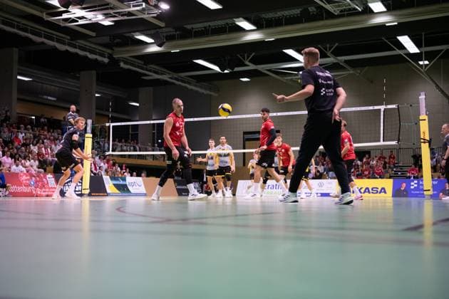 v li Moritz Rauber TV Rottenburg, 02 , Jan Scheuermann TV Rottenburg, Coach , GER, TV Rottenburg vs TSV Grafing, Volleyball, Men, 2 Bundesliga, Season 24 25, 21 09 2024, GER, TV Rottenburg vs TSV Grafing, Volleyball, Men, 2 Bundesliga, Season 24 25, 21 09 2024 Rottenburg Copyright: xEibner-Pressefoto WolfgangxFrankx EP_WFK