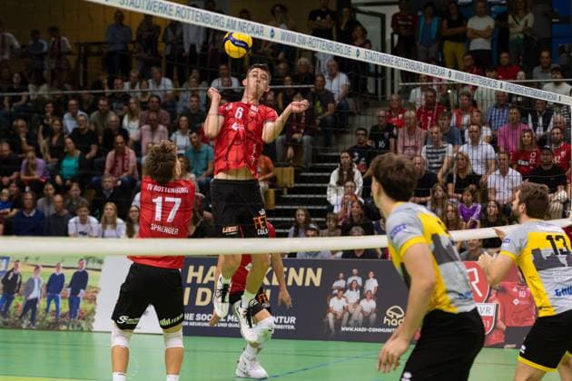 v li Aurel Sprenger TV Rottenburg, 17 , Linus Herrmann TV Rottenburg, 09 , Adrian Nachtwey TSV Grafing, 09 , Niklas Trogisch TSV Grafing, 13 GER, TV Rottenburg vs TSV Grafing, Volleyball, Men, 2 Bundesliga, Season 24 25, 21 09 2024, GER, TV Rottenburg vs TSV Grafing, Volleyball, Men, 2 Bundesliga, Season 24 25, 21 09 2024 Rottenburg Copyright: xEibner-Pressefoto WolfgangxFrankx EP_WFK