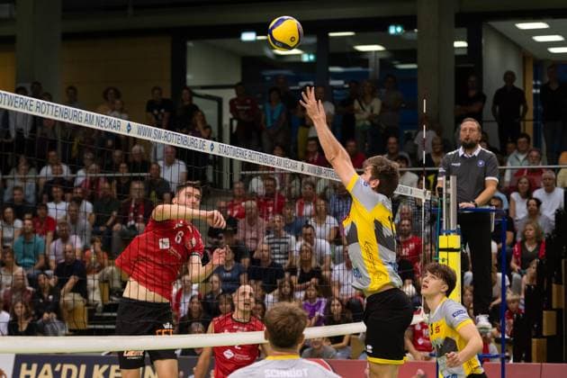 v li Maik Traumann TV Rottenburg, 06 , Niklas Trogisch TSV Grafing, 13 GER, TV Rottenburg vs TSV Grafing, Volleyball, Men, 2 Bundesliga, Season 24 25, 21 09 2024, GER, TV Rottenburg vs TSV Grafing, Volleyball, Men, 2 Bundesliga, Season 24 25, 21 09 2024 Rottenburg Copyright: xEibner-Pressefoto WolfgangxFrankx EP_WFK