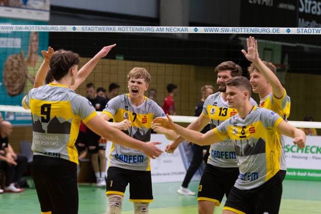 v li Adrian Nachtwey TSV Grafing, 09 , Janik Sambale TSV Grafing, 07 , Niklas Trogisch TSV Grafing, 13 , Korbinian Hess TSV Grafing, 06 jubel, Freude GER, TV Rottenburg vs TSV Grafing, Volleyball, Men, 2 Bundesliga, Season 24 25, 21 09 2024, GER, TV Rottenburg vs TSV Grafing, Volleyball, Men, 2 Bundesliga, Season 24 25, 21 09 2024 Rottenburg Copyright: xEibner-Pressefoto WolfgangxFrankx EP_WFK