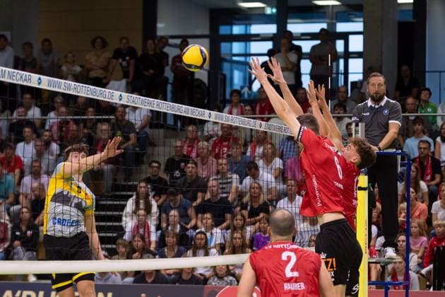 from left Philipp Kuechenhoff TSV Grafing, 03 , Maik Traumann TV Rottenburg, 06 , Aurel Sprenger TV Rottenburg, 17 GER, TV Rottenburg vs TSV Grafing, Volleyball, Men, 2 Bundesliga, Season 24 25, 21 09 2024, GER, TV Rottenburg vs TSV Grafing, Volleyball, Men, 2 Bundesliga, Season 24 25, 21 09 2024 Rottenburg Copyright: xEibner-Pressefoto WolfgangxFrankx EP_WFK