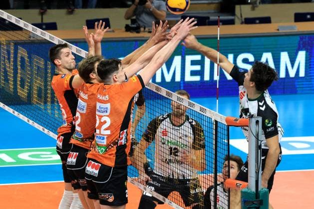 DEU, DVV, 1 VBL, BR Volleys vs Helios Grizzlys Giesen, 21 09 2024, Max Schmeling Halle, Berlin, DEU, DVV, 1 VBL, BR Volleys vs Helios Grizzlys Giesen, in the picture Moritz Reichert BR Volleys 15 , Matthew Knigge BR Volleys 2 , Jake Hanes BR Volleys 22 , Ethan Champlin Giesen 20 Photo Juergen Engler nordphoto GmbH nordphotoxGmbHx xEngler nph00076