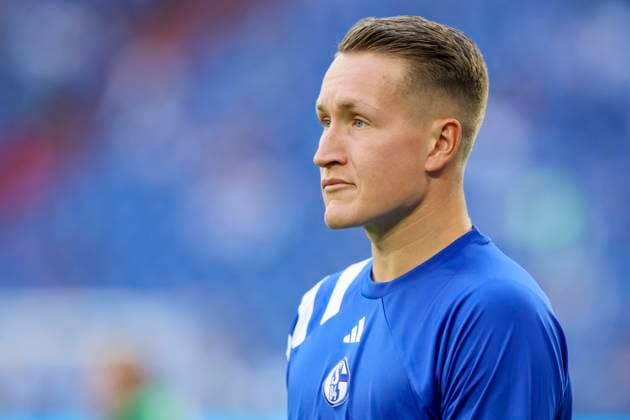 Torhueter Ron-Thorben Hoffmann (FC Schalke 04) schaut enttaeuscht, 2. Bundesliga, FC Schalke 04 vs SV Darmstadt 98, Veltins-Arena am 20. September 2024 in Gelsenkirchen, Deutschland. (Foto von Marco Steinbrenner DeFodi Images) Torhueter Ron-Thorben Hoffmann (FC Schalke 04) looks dejected, 2. Bundesliga, FC Schalke 04 vs SV Darmstadt 98, Veltins-Arena, September 20, 2024 in Gelsenkirchen, Germany. (Photo by Marco Steinbrenner DeFodi Images) DFB DFL REGULATIONS PROHIBIT ANY USE OF PHOTOGRAPHS AS IMAGE SEQUENCES AND OR QUASI-VIDEO. Defodi-700_schalke_darm_20240920_203 *** Goalkeeper Ron Thorben Hoffmann FC Schalke 04 looks disappointed, 2 Bundesliga, FC Schalke 04 vs SV Darmstadt 98, Veltins Arena, September 20, 2024 in Gelsenkirchen, Germany Photo by Marco Steinbrenner DeFodi Images Goalkeeper Ron Thorben Hoffmann FC Schalke 04 looks disappointed, 2 Bundesliga, FC Schalke 04 vs SV Darmstadt 98, Veltins Arena, September 20, 2024 in Gelsenkirchen, Germany Photo by Marco Steinbrenner DeFodi Images DFB DFL REGULATIONS PROHIBIT ANY USE OF PHOTOGRAPHS AS IMAGE SEQUENCES AND OR QUASI VIDEO Defodi 700 schalke darm 20240920 203 Defodi-700 DFB DFL REGULATIONS PROHIBIT ANY USE OF PHOTOGRAPHS AS IMAGE SEQUENCES AND OR QUASI-VIDEO.
