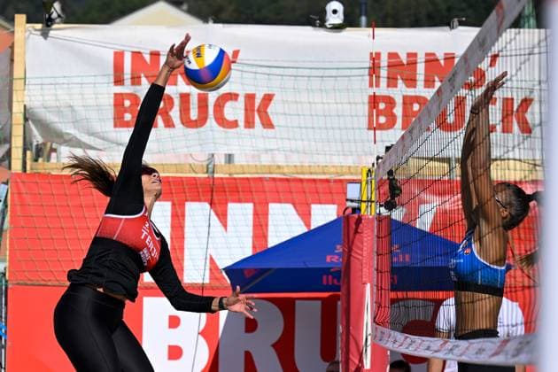 BEACHVOLLEYBALL - MEVZA Beach Event INNSBRUCK,AUSTRIA,22.SEP.24 - Beach volleyball, Beachvolleyball - MEVZA Beach Event. Image shows Kinga Windisch (HUN) and Michaela Kubickova (CZE).  GEPAxpictures xDanielxSchoenherr