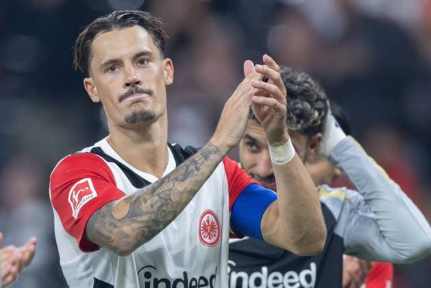 Eintracht Frankfurt - Borussia Mönchengladbach, 1. FBL Robin Koch (Eintracht Frankfurt, 4). Bundesligaspiel zwischen Eintracht Frankfurt und Borussia Mönchengladbach am 21. September 2024 im Deutsche Bank Park in Frankfurt am Main. Nach Vorgaben der DFL, Deutsche Fußball Liga, ist es untersagt, in dem Stadion und oder vom Spiel angefertigte Fotoaufnahmen in Form von Sequenzbildern und oder videoähnlichen Fotostrecken zu verwerten bzw. verwerten zu lassen., Frankfurt am Main Hessen Deutschland Deutsche Bank Park *** Eintracht Frankfurt Borussia Mönchengladbach, 1 FBL Robin Koch Eintracht Frankfurt, 4 Bundesliga match between Eintracht Frankfurt and Borussia Mönchengladbach on September 21, 2024 at Deutsche Bank Park in Frankfurt am Main According to the regulations of the DFL, Deutsche Fußball Liga, it is prohibited to exploit or have exploited photographs taken in the stadium and or of the match in the form of sequential images and or video-like photo series, Frankfurt am Main Hessen Germany Deutsche Bank Park
