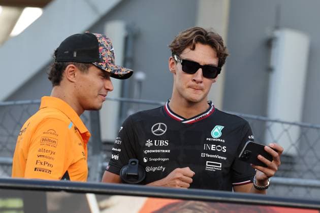 FORMULA 1 SINGAPORE AIRLINES SINGAPORE GRAND PRIX 2024 22 09 2024, Marina Bay Street Circuit, Singapore, FORMULA 1 SINGAPORE AIRLINES SINGAPORE GRAND PRIX 2024,pictured, Drivers Parade Lando Norris GBR , McLaren F1 Team, George Russell GBR , Mercedes AMG Petronas Formula One Team nordphotoxGmbHx xBratic nph00250