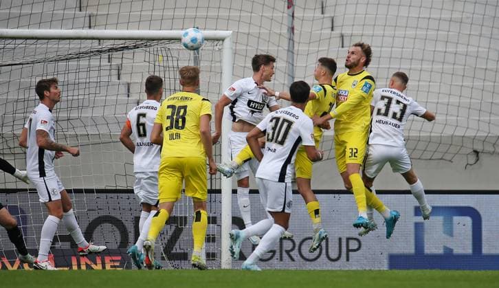 22 09 2024, xmohx, Fußball 2 Bundesliga, SV Elversberg SSV Ulm 1846 emspor, v l Kopfballchance Philipp Strompf Ulm DFL DFB REGULATIONS PROHIBIT ANY USE OF PHOTOGRAPHS as IMAGE SEQUENCES and or QUASI VIDEO Elversberg