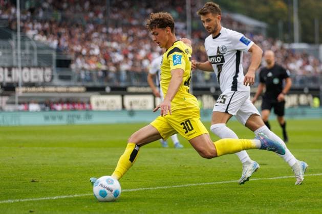 Maurice Krattenmacher SSV 1846 Ulm in duel with Lukas Petkov SV 07 Elversberg , SV Elversberg vs SSV 1846 Ulm, Soccer, 2 Bundesliga, Matchday 6, Season 2024 2025, 22 09 2024 SV Elversberg vs SSV 1846 Ulm, Soccer, 2 Bundesliga, Matchday 6, Season 2024 2025, 22 09 2024 Copyright: xEibner-Pressefoto AlexanderxNeisx EP_ANS