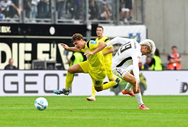 Soccer 2 Bundesliga Season 2024 25 22 09 2024 Ursapharm Arena SV Elversberg elv SSV Ulm 1846 svu Maurice KRATTENMACHER SSV Ulm 1846 , li Lukas PINKERT SV Elversberg Soccer 2 Bundesliga SV Elversberg