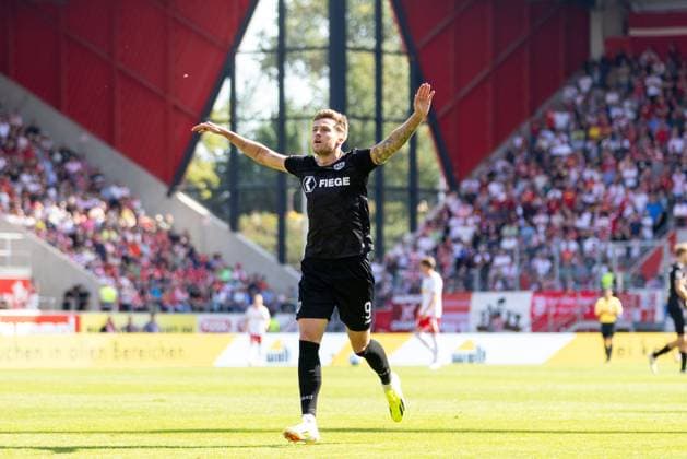22 09 2024, Soccer, GER, Season, 2 Liga, Season 2024 2025, Matchday 6, SSV Jahn Regensburg SC Preußen Münster Joel Grodowski cheers after scoring 1 0 for Münster JDFL REGULATIONS PROHIBIT ANY USE OF PHOTOGRAPHS AS IMAGE SEQUENCES AND OR QUASI VIDEO Regensburg Bayern Germany Jahnstadion Regensburg