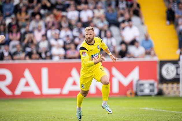 Soccer Men 2 Bundesliga 6 Matchday Season 2024 2025 SV Elversberg SSV Ulm 1846 Soccer 22 09 2024 Goal celebration 5 Johannes Reichert after the 1 0 lead goal by penalty kick DFL regulations prohibit any use of photographs as image sequences and or quasi video Elversberg Ursapharm Arena an der Kaiserlin Saarland Germany