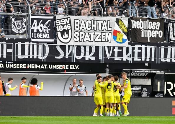 Soccer 2 Bundesliga Season 2024 25 22 09 2024 Ursapharm Arena SV Elversberg elv SSV Ulm 1846 svu Ulm cheers in front of the fans Soccer 2 Bundesliga SV Elversberg