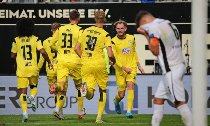 22 09 2024, xmohx, Soccer 2 Bundesliga, SV Elversberg SSV Ulm 1846 emspor, v l Ulm cheered by Philipp Strompf the 1 3 DFL DFB REGULATIONS PROHIBIT ANY USE OF PHOTOGRAPHS as IMAGE SEQUENCES and or QUASI VIDEO Elversberg