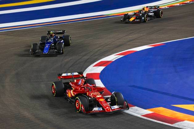 16 LECLERC Charles (mco), Scuderia Ferrari SF-24, action during the Formula 1 Singapore Grand Prix 2024, 18th round of the 2024 Formula One World Championship, WM, Weltmeisterschaft from September 20 to 22, 2024 on the Marina Bay Circuit, in Singapore, Singapore - F1 - SINGAPORE GRAND PRIX 2024 DPPI Panoramic  240922_R18_SINGAPORE_DP_XB5_2245_1