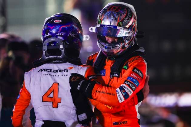 PIASTRI Oscar (aus), McLaren F1 Team MCL38, portraita nd NORRIS Lando (gbr), McLaren F1 Team MCL38, portrait during the Formula 1 Singapore Grand Prix 2024, 18th round of the 2024 Formula One World Championship, WM, Weltmeisterschaft from September 20 to 22, 2024 on the Marina Bay Circuit, in Singapore, Singapore - F1 - SINGAPORE GRAND PRIX 2024 DPPI Panoramic 240922_R18_SINGAPORE_DP_FG001746