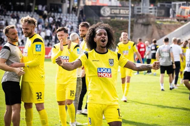Soccer Men 2 Bundesliga 6 Matchday Season 2024 2025 SV Elversberg SSV Ulm 1846 Soccer 22 09 2024 13 Jaden Nelson SSV Ulm Cheering after final whistle DFL regulations prohibit any use of photographs as image sequences and or quasi video Elversberg Ursapharm Arena an der Kaiserlin Saarland Germany