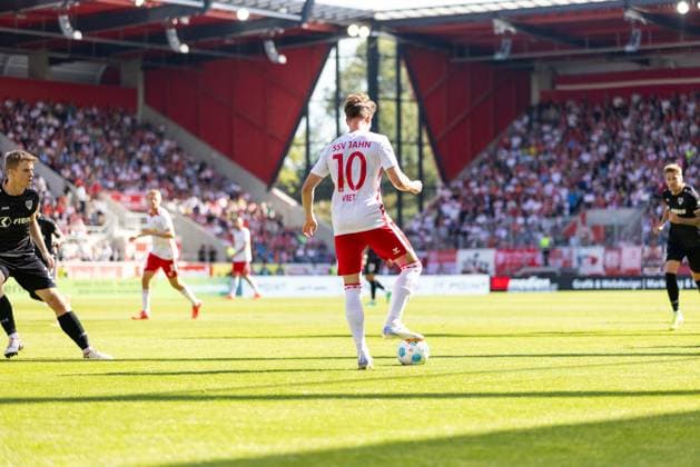 22 09 2024, Soccer, GER, Season, 2 Liga, Season 2024 2025, 6 Matchday, SSV Jahn Regensburg SC Preußen Münster Christian Viet SSV Jahn Regensburg DFL REGULATIONS PROHIBIT ANY USE OF PHOTOGRAPHS AS IMAGE SEQUENCES AND OR QUASI VIDEO Regensburg Bayern Germany Jahnstadion Regensburg