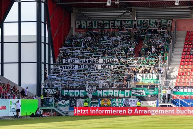 22 09 2024, Soccer, GER, Season, 2 Liga, Season 2024 2025, Matchday 6, SSV Jahn Regensburg SC Preußen Münster Banner of Münster fans during the match DFL REGULATIONS PROHIBIT ANY USE OF PHOTOGRAPHS AS IMAGE SEQUENCES AND OR QUASI VIDEO Regensburg Bayern Germany Jahnstadion Regensburg
