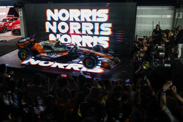 04 NORRIS Lando (gbr), McLaren F1 Team MCL38, celebration parc ferme during the Formula 1 Singapore Grand Prix 2024, 18th round of the 2024 Formula One World Championship, WM, Weltmeisterschaft from September 20 to 22, 2024 on the Marina Bay Circuit, in Singapore, Singapore - F1 - SINGAPORE GRAND PRIX 2024 DPPI Panoramic  240922_R18_SINGAPORE_DP_XB5_2603