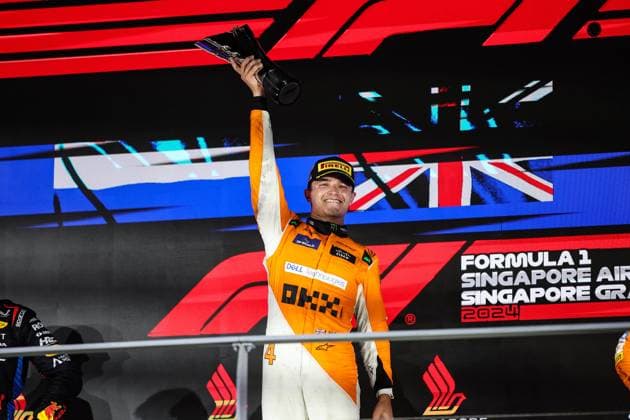 NORRIS Lando (gbr), McLaren F1 Team MCL38, portrait podium during the Formula 1 Singapore Grand Prix 2024, 18th round of the 2024 Formula One World Championship, WM, Weltmeisterschaft from September 20 to 22, 2024 on the Marina Bay Circuit, in Singapore, Singapore - F1 - SINGAPORE GRAND PRIX 2024 DPPI Panoramic  240922_R18_SINGAPORE_DP_XB3_3458