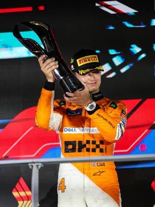 NORRIS Lando (gbr), McLaren F1 Team MCL38, portrait podium during the Formula 1 Singapore Grand Prix 2024, 18th round of the 2024 Formula One World Championship, WM, Weltmeisterschaft from September 20 to 22, 2024 on the Marina Bay Circuit, in Singapore, Singapore - F1 - SINGAPORE GRAND PRIX 2024 DPPI Panoramic  240922_R18_SINGAPORE_DP_XB3_3510