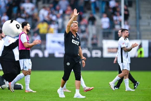 Coach Horst Steffen SV Elversberg gestures, 2 Bundesliga, SV Elversberg vs SSV Ulm 1846, Ursapharm Arena at Kaiserlinde on September 22, 2024 in Spiesen Elversberg, Germany Photo by Silas Schueller DeFodi Images Coach Horst Steffen SV Elversberg gestures, 2 Bundesliga, SV Elversberg vs SSV Ulm 1846, Ursapharm Arena at Kaiserlinde on September 22, 2024 in Spiesen Elversberg, Germany Photo by Silas Schueller DeFodi Images Defodi 121 121 ELVULM 20240922 276 Defodi-121
