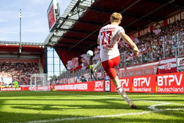 22 09 2024, Soccer, GER, Season, 2 Liga, Season 2024 2025, Matchday 6, SSV Jahn Regensburg SC Preußen Münster Dominik Kother SSV Jahn Regensburg at corner kick DFL REGULATIONS PROHIBIT ANY USE OF PHOTOGRAPHS AS IMAGE SEQUENCES AND OR QUASI VIDEO Regensburg Bayern Germany Jahnstadion Regensburg