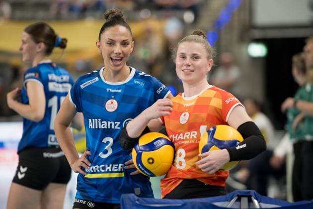 Milana Bozic Allianz MTV Stuttgart, 03 and Florien Reesink Allianz MTV Stuttgart, 08 , re GER, Allianz MTV Stuttgart vs SSC Palmberg Schwerin, Sparda Bank Supercup 2024, VBL, 2024 2025 season, 22 09 2024 GER, Allianz MTV Stuttgart vs SSC Palmberg Schwerin, Sparda Bank Supercup 2024, VBL, 2024 2025 season, 22 09 2024 Stuttgart Copyright: xSandyxDinkelackerx EP_SDR
