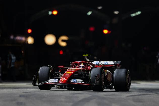 55 SAINZ Carlos (spa), Scuderia Ferrari SF-24, action during the Formula 1 Singapore Grand Prix 2024, 18th round of the 2024 Formula One World Championship, WM, Weltmeisterschaft from September 20 to 22, 2024 on the Marina Bay Circuit, in Singapore, Singapore - F1 - SINGAPORE GRAND PRIX 2024 DPPI Panoramic  240922_R18_SINGAPORE_DP_XB3_2401_1
