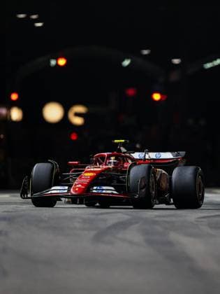 55 SAINZ Carlos (spa), Scuderia Ferrari SF-24, action during the Formula 1 Singapore Grand Prix 2024, 18th round of the 2024 Formula One World Championship, WM, Weltmeisterschaft from September 20 to 22, 2024 on the Marina Bay Circuit, in Singapore, Singapore - F1 - SINGAPORE GRAND PRIX 2024 DPPI Panoramic  240922_R18_SINGAPORE_DP_XB3_2401