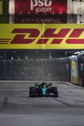 44 HAMILTON Lewis (gbr), Mercedes AMG F1 Team W15, action during the Formula 1 Singapore Grand Prix 2024, 18th round of the 2024 Formula One World Championship, WM, Weltmeisterschaft from September 20 to 22, 2024 on the Marina Bay Circuit, in Singapore, Singapore - F1 - SINGAPORE GRAND PRIX 2024 DPPI Panoramic  240922_R18_SINGAPORE_DP_XB3_2502