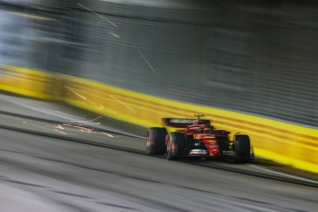 55 SAINZ Carlos (spa), Scuderia Ferrari SF-24, action55 SAINZ Carlos (spa), Scuderia Ferrari SF-24, action during the Formula 1 Singapore Grand Prix 2024, 18th round of the 2024 Formula One World Championship, WM, Weltmeisterschaft from September 20 to 22, 2024 on the Marina Bay Circuit, in Singapore, Singapore - F1 - SINGAPORE GRAND PRIX 2024 DPPI Panoramic 240922_R18_SINGAPORE_DP_XB3_2708