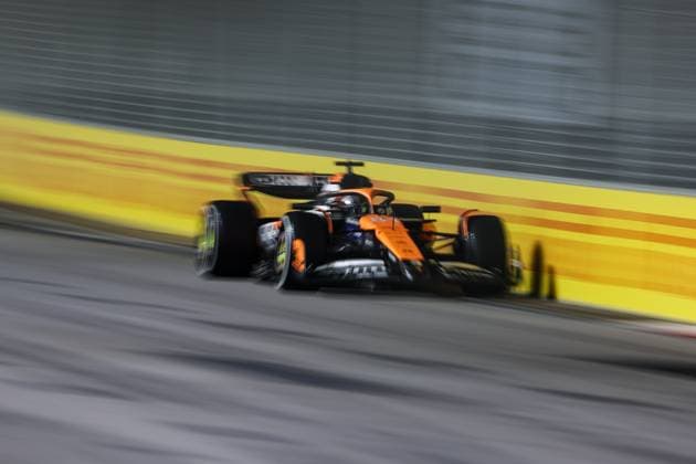 81 PIASTRI Oscar (aus), McLaren F1 Team MCL38, action during the Formula 1 Singapore Grand Prix 2024, 18th round of the 2024 Formula One World Championship, WM, Weltmeisterschaft from September 20 to 22, 2024 on the Marina Bay Circuit, in Singapore, Singapore - F1 - SINGAPORE GRAND PRIX 2024 DPPI Panoramic  240922_R18_SINGAPORE_DP_XB3_2745