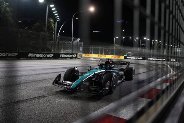 63 RUSSELL George (gbr), Mercedes AMG F1 Team W15, action during the Formula 1 Singapore Grand Prix 2024, 18th round of the 2024 Formula One World Championship, WM, Weltmeisterschaft from September 20 to 22, 2024 on the Marina Bay Circuit, in Singapore, Singapore - F1 - SINGAPORE GRAND PRIX 2024 DPPI Panoramic  240922_R18_SINGAPORE_DP_XB5_2504