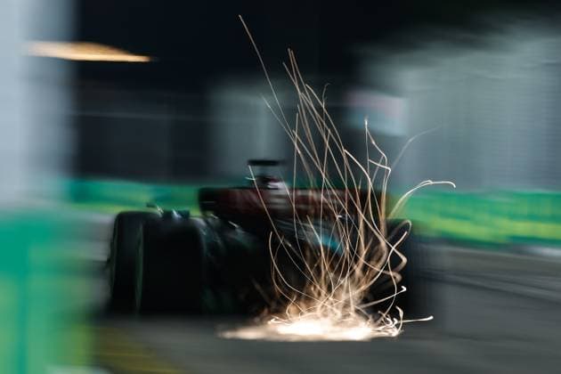 44 HAMILTON Lewis (gbr), Mercedes AMG F1 Team W15, action during the Formula 1 Singapore Grand Prix 2024, 18th round of the 2024 Formula One World Championship, WM, Weltmeisterschaft from September 20 to 22, 2024 on the Marina Bay Circuit, in Singapore, Singapore - F1 - SINGAPORE GRAND PRIX 2024 DPPI Panoramic  240922_R18_SINGAPORE_DP_XB3_2821
