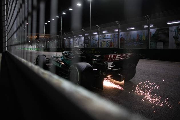63 RUSSELL George (gbr), Mercedes AMG F1 Team W15, action during the Formula 1 Singapore Grand Prix 2024, 18th round of the 2024 Formula One World Championship, WM, Weltmeisterschaft from September 20 to 22, 2024 on the Marina Bay Circuit, in Singapore, Singapore - F1 - SINGAPORE GRAND PRIX 2024 DPPI Panoramic  240922_R18_SINGAPORE_DP_XB3_2970